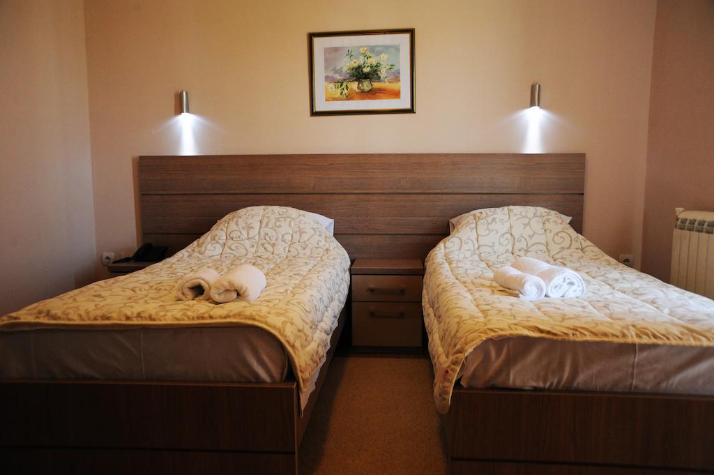 Garni Hotel Crystal Ice Ni Habitación foto
